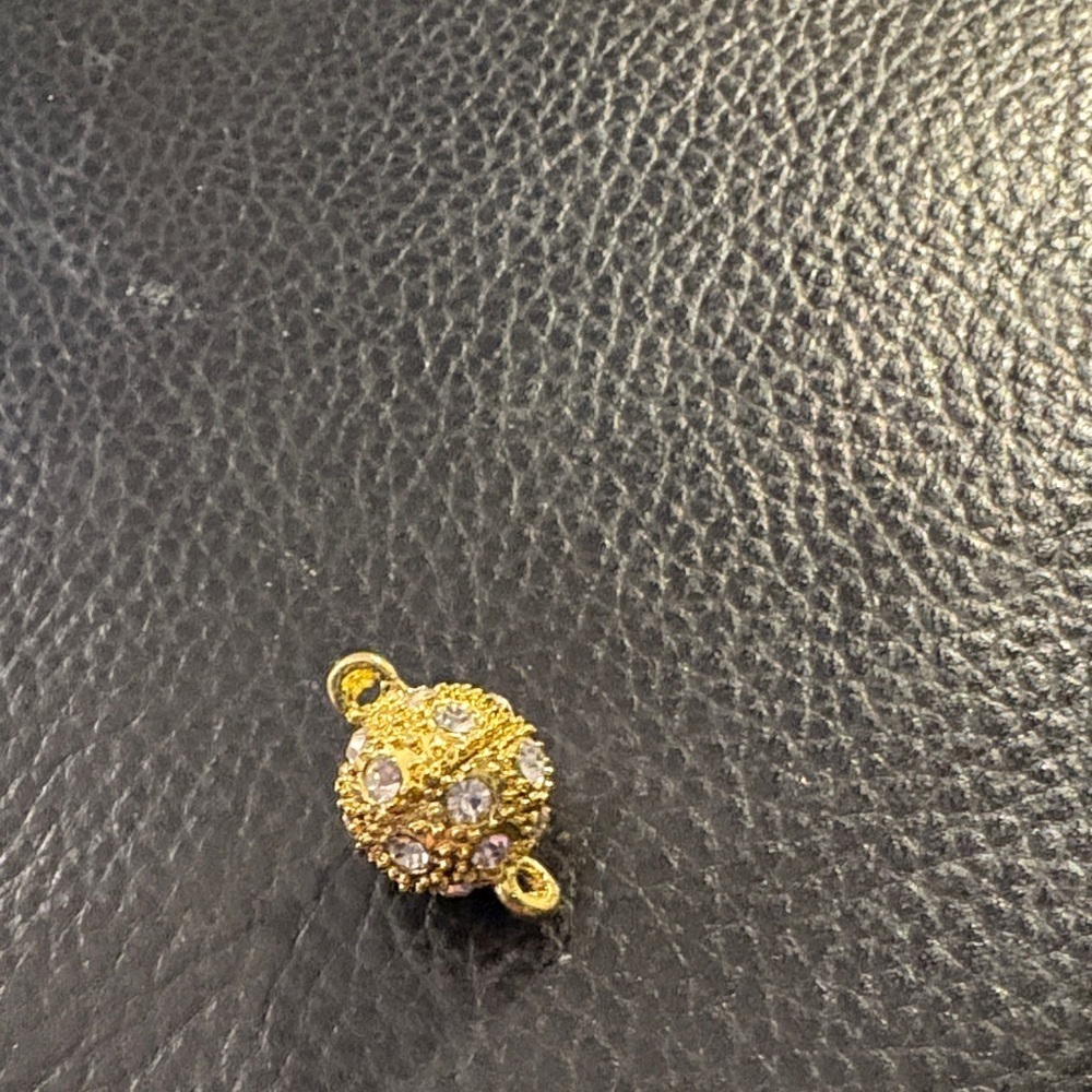 Gold Plated Simulated Diamond Magnetic Clasp - Picture 4 of 8
